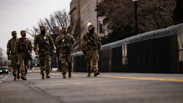 Барикади, колючий дріт, військові: як Вашингтон готується до можливих заворушень. Фото