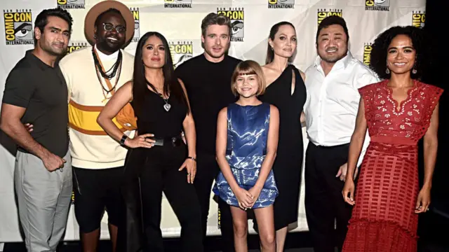 Di Eternals stars Kumail Nanjiani, Brian Tyree Henry, Salma Hayek, Richard Madden, Lia McHugh, Angelina Jolie, Don Lee and Lauren Ridloff