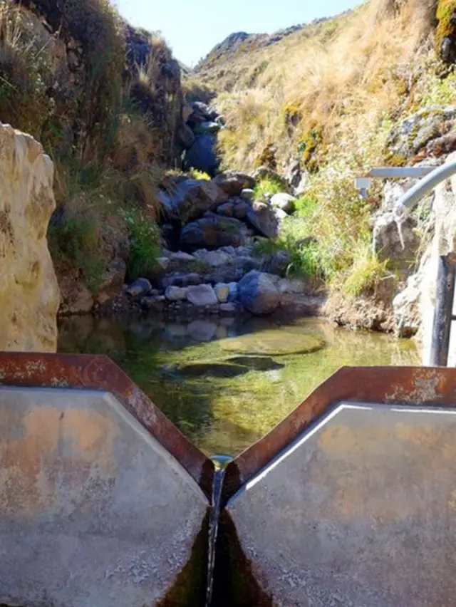 Água emergindo nos Andes