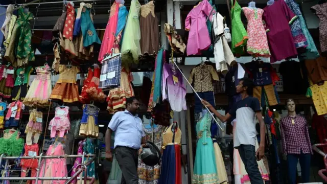 தமிழகத்தில் ஊரடங்கு தளர்வு: 34 வகையான கடைகள் இயங்க அனுமதி