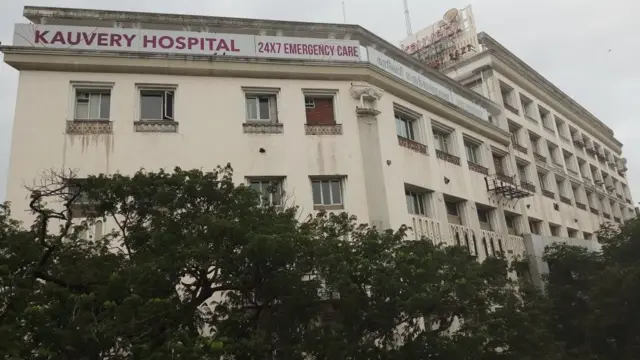 கருணாநிதி உடல் நிலை: நள்ளிரவு திடீர் சிக்கல், மருத்துவமனையில் சேர்ப்பு