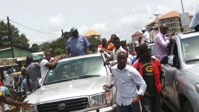 Cette marche s'est achevée par un meeting sur l'esplanade du Stade du 28 septembre, le principal terrain sportif de Guinée.