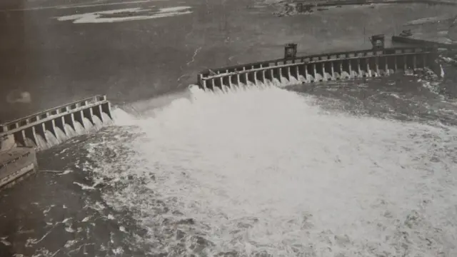 Фотографія зруйнованого ДніпроГЕСу. Аерозйомка німецьких льотчиків