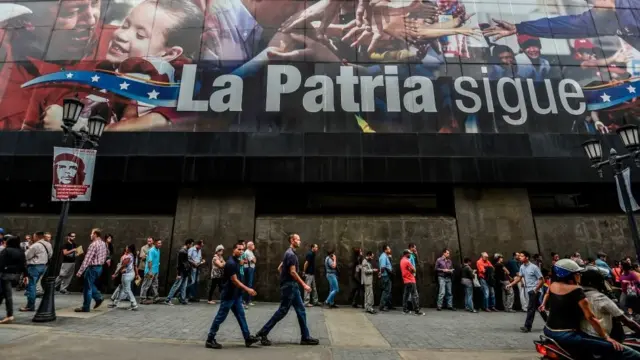 Filatem como recuperar dinheiro perdidotem como recuperar dinheiro perdido em casa de apostascasa de apostaspessoastem como recuperar dinheiro perdido em casa de apostasCaracas - no alto, um enorme outdoor com a fototem como recuperar dinheiro perdidotem como recuperar dinheiro perdido em casa de apostascasa de apostasChávez com uma criança e a frase: 'a pátria segue'