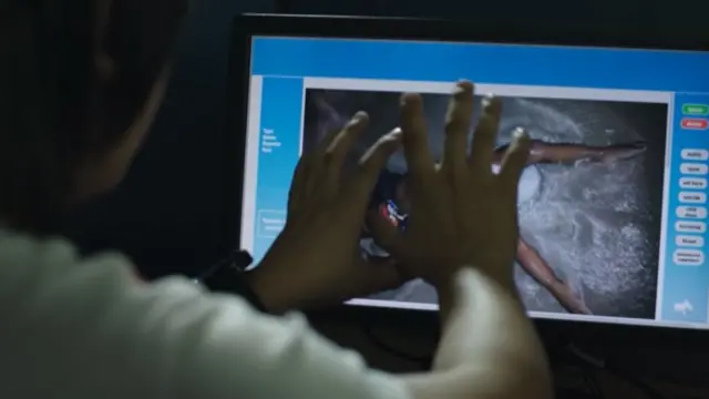 imagen del documental "The Cleaners"