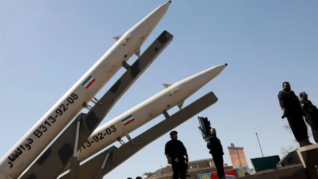 إيران تقول إن صواريخا لا تستطيع حمل رؤوس نووية