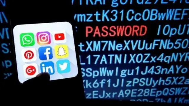 પ્રતીકાત્મક તસવીર ફોનના સ્ક્રીનની