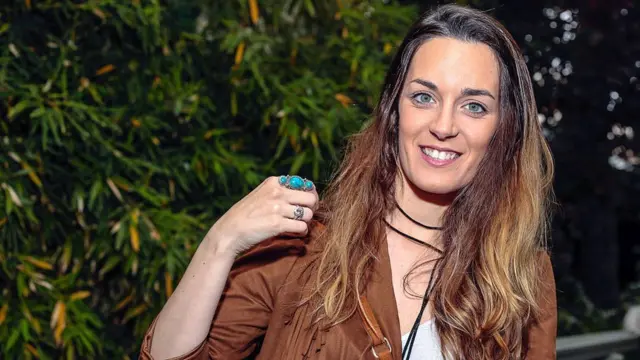 Mujer con ropa Inditex