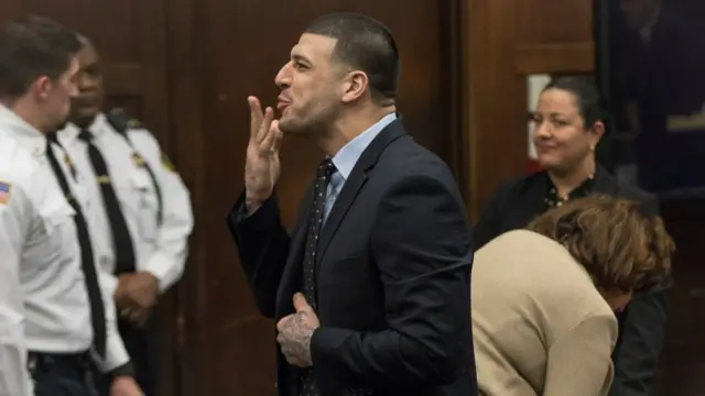 Aaron Hernandez en el juicio por las muertes de Daniel de Abreu y Safiro Furtado