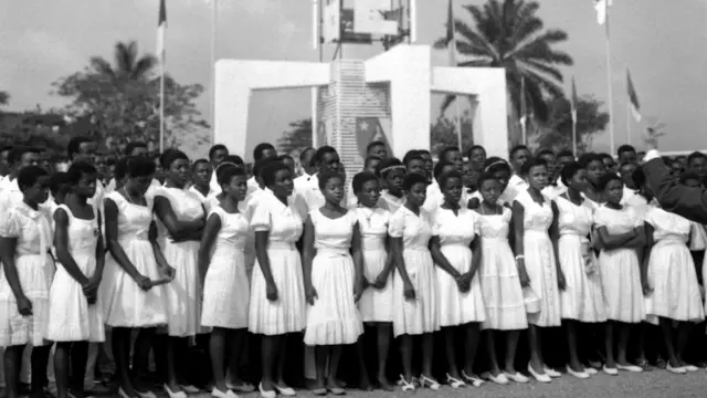 Des filles camerounaises le 1er janvier 1960, lors de la célébration de l'indépendance.