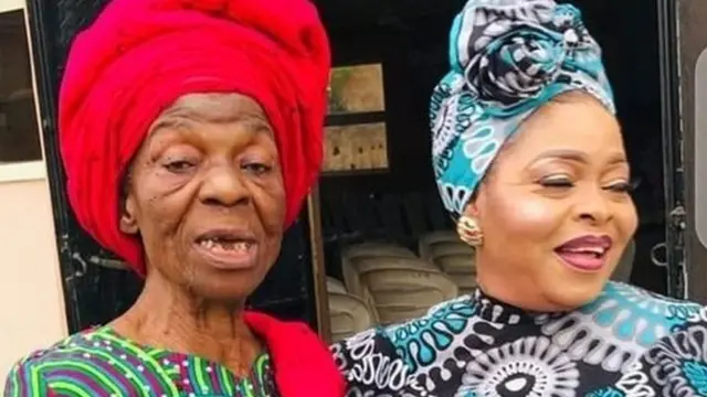 Aworan Toyin Tomato ati Iya Oshogbo