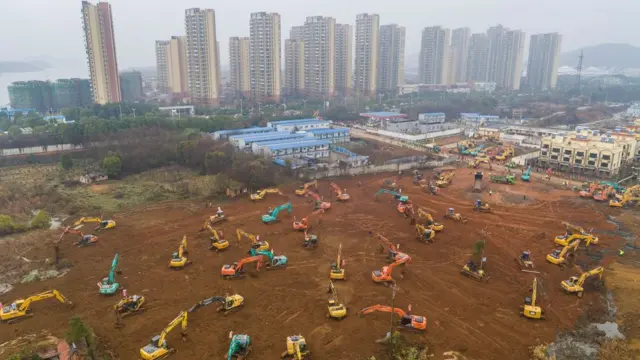 مستشفى جديد تحت الإنشاء في ووهان