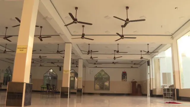 কাত্তানকুডিতে জাহরান হাশিমের তৈরি মসজিদ ।