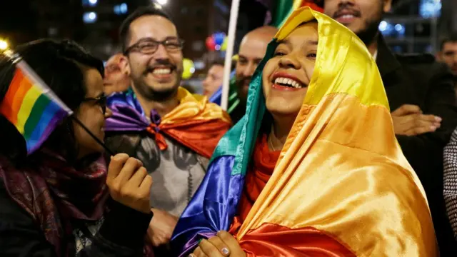 Colombianos festejan acuerdo de paz