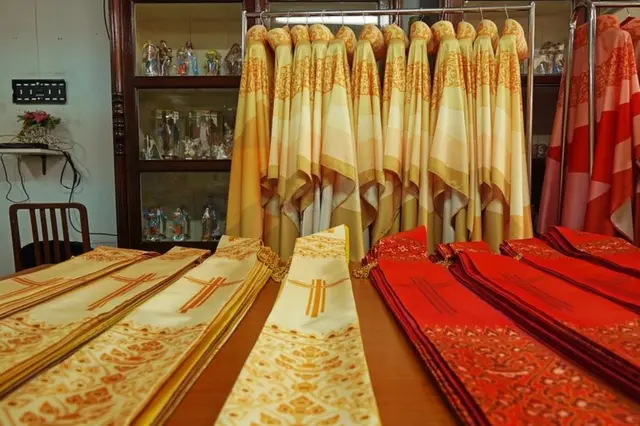 ชุดของนักบวช