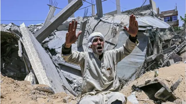 ગાઝામાં ઇઝરાયલના હુમલાથી તબાહ એક પેલેસ્ટાઇનવાસી