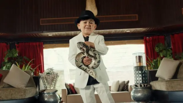 અજગર સાથે અબ્દુ