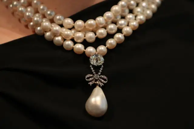 Marie Antoinette'e ait kolye