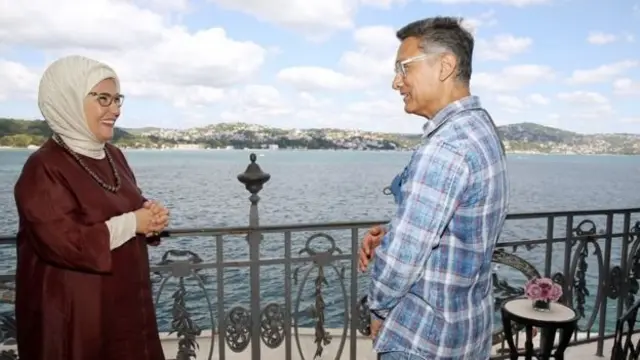 عامر خان اردوغان کی اہلیہ کے ساتھ