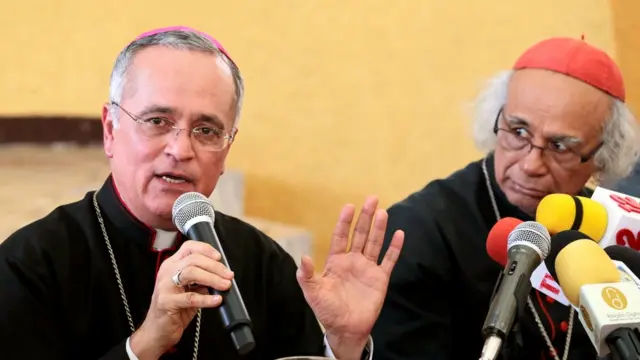 Monseñor Silvio Báez junto al cardenal Leopoldo Brenes