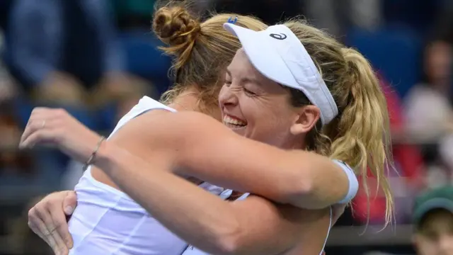 Американки Шелбі Роджерс (зліва) і Коко Вандевей (справа)