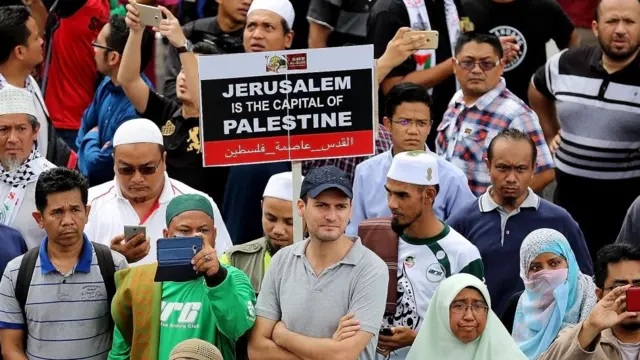 Muslims take part in a demonstration against US President Donald Trump's recognition of Jerusalem as Israel's capital, outside the US embassy in Kuala Lumpur on December 8, 2017.