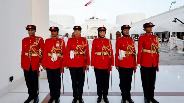 حرس الشرف في انتظار البابا.