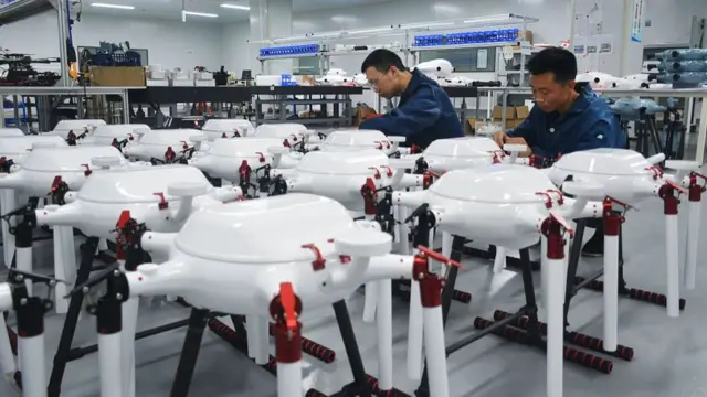 中国是无人机整机及零件制造大国。图为中国某处无人机工厂