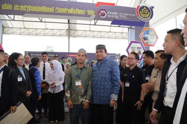 นายกฯ เปิดตลาดกลางปศุสัตว์จังหวัดชายแดนภาคใต้ พร้อมพบปะชาวปัตตานี เมื่อวันที่ 27 พ.ย.