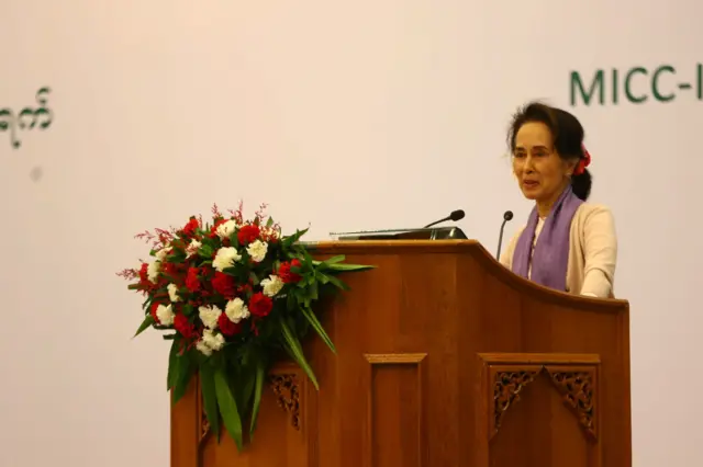 ဆန္ဒပြကျောင်းသားတွေ ဒေါ်အောင်ဆန်းစုကြည်နဲ့တွေ့ဖို့ တောင်းဆိုခဲ့ပေမယ့် တွေ့ခွင့်မရ