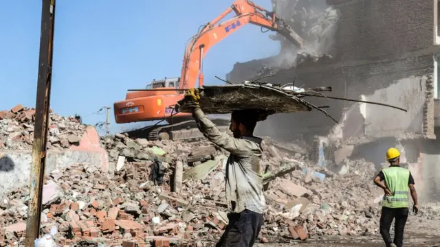 Diyarbakır'da çok sayıda bina çatışmaların ardından yıkılmıştı