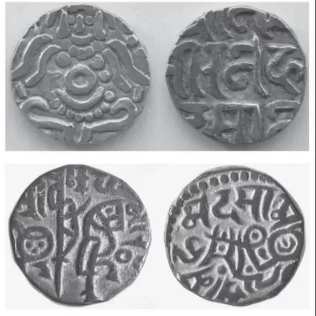 એ સિક્કા જેમાં એક તરફ લક્ષ્મી અંકિત છે અને બળદ, ઘોડેસવાર સમેત મોહમ્મદ સામ લખેલું છે