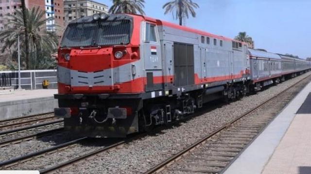شكاوى في مصر من تأخر رحلات القطارات لفترات تصل أحيانا لأربعين ساعة - BBC  News عربي