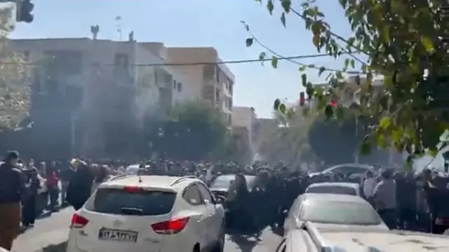 حمله و تیراندازی به تتجمع پزشکان در امیرآباد تهران مقابل پزشکی قانون