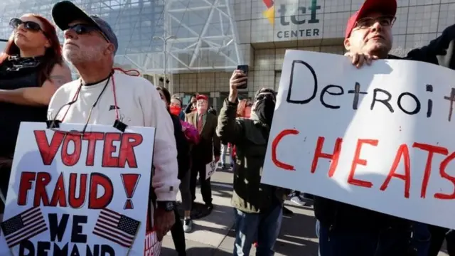 بعضی‌ها با تجمع در خیابان‌های دیترویت مدعی تقلب در میشیگان شدند
