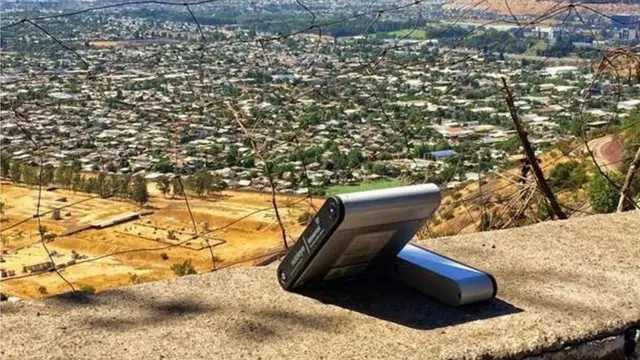 برای سرعت‌های بالاتر تا ۵۰ مگابیت بر ثانیه می‌توان از سرویس‌هایی مثل Global Xpress Network استفاده کرد