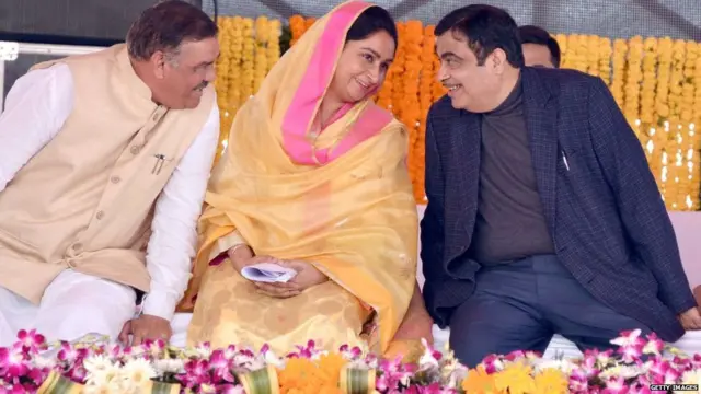 Nitin Gadkari, Harsimrat Kaur Badal, Vijay Sampla