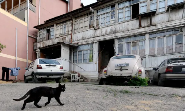 Улица в старом Тбилиси