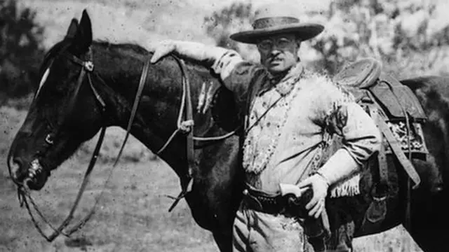 Político americano e futuro presidente dos Estados Unidos, Theodore Roosevelt durante visita a Badlands, na Dakota, após a mortexbet99 cadastrosua primeira mulher