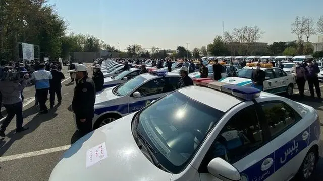 پلیس گفته از امروز ظهر پس از مراسم ویژه گشت ها شروع به کار خواهند کرد