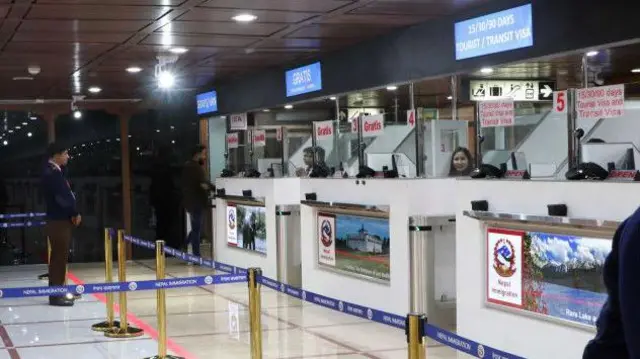 त्रिभुवन विमानस्थलमा नेपालको अध्यागमन कार्यालयको डेस्क