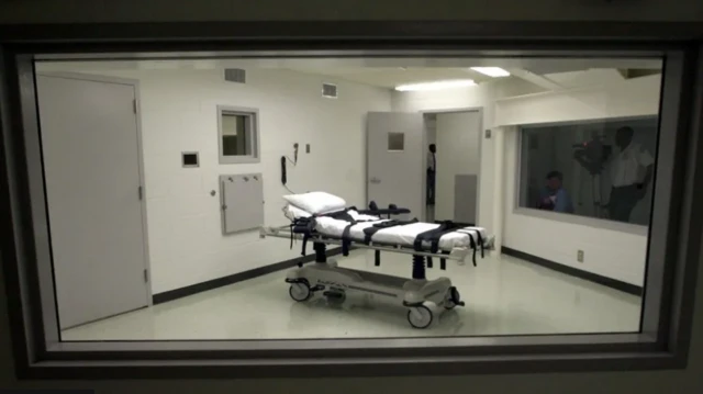 நைட்ரஜன் வாயு மூலம் மரணதண்டனை, அமெரிக்காவின் முதல் கைதி ஸ்மித்.