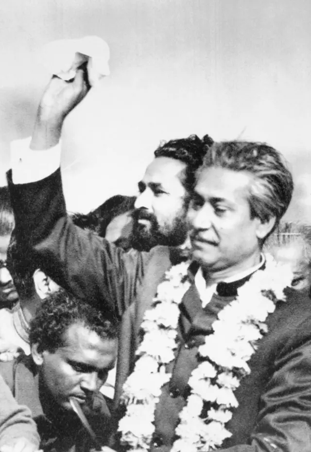 পাকিস্তানের কারাগার থেকে মুক্ত হয়ে ১৯৭২-এর দশই জানুয়ারি স্বাধীন বাংলাদেশে ফিরে যান শেখ মুজিবুর রহমান।