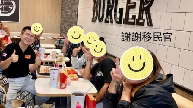 伍麗華曾經協助從柬埔寨返台的台灣原住民青年與台灣移民官。