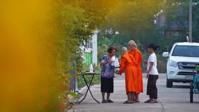 ตักบาตร