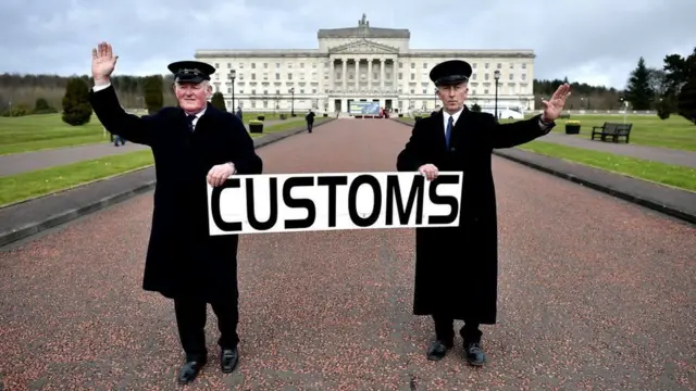 Người phản đối Brexit ngoài Quốc hội Bắc Ailen