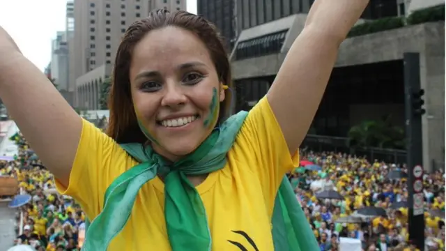 Janaina Lima,sorteio da loteria milionária32 anos, durante protesto na avenida Paulista