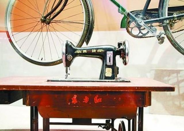 老式自行车和缝纫机