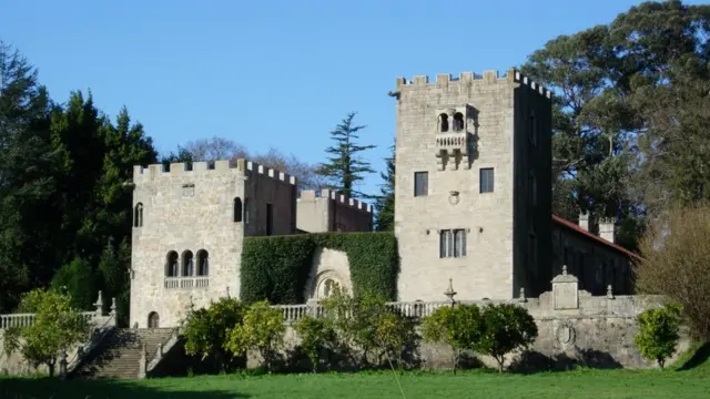 Vista de las torres del Pazo de Meirás.