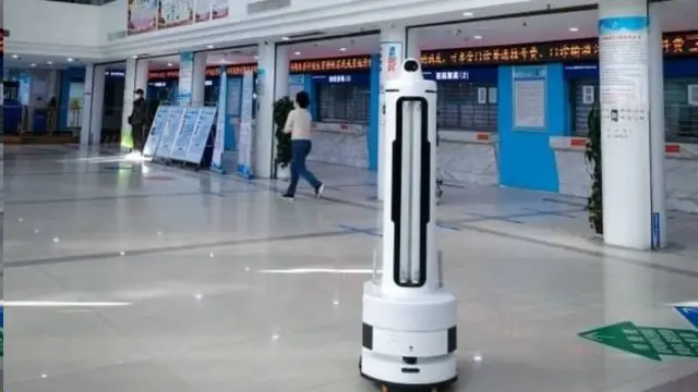 یویی بوت در بیمارستانی در ووهان چین